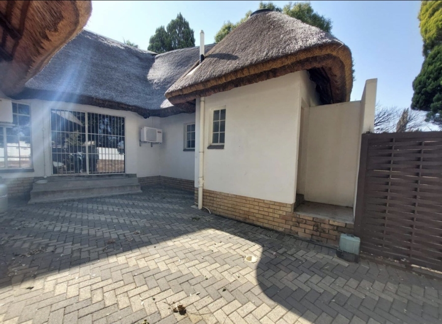 To Let 4 Bedroom Property for Rent in Flamwood North West